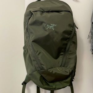 arcteryx mantis 26 backpack ***NEW